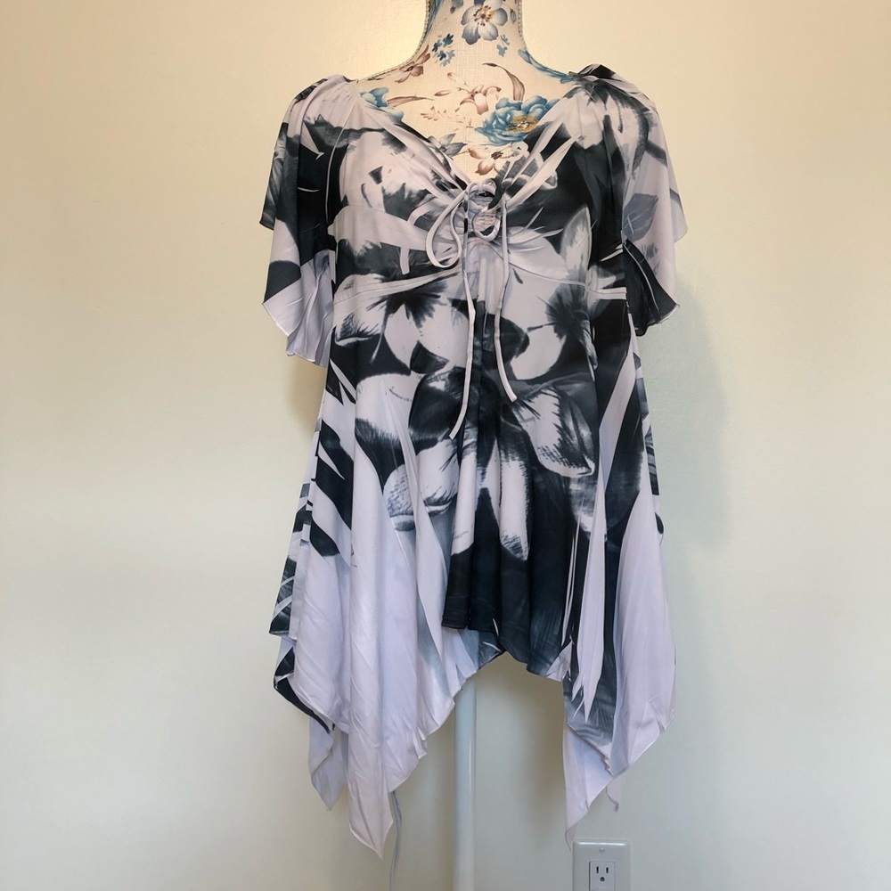 Reina white & black asymmetrical floral tie top